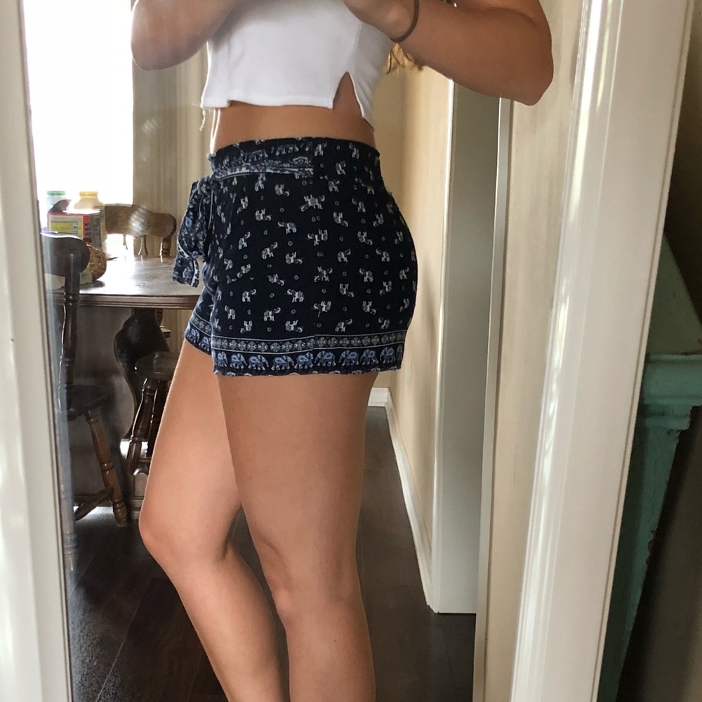 Shorts - Picture 3 of 6
